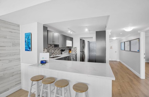 Meadows Condo | Waterfront Dock Pool Condo Near Duval St Pet OK