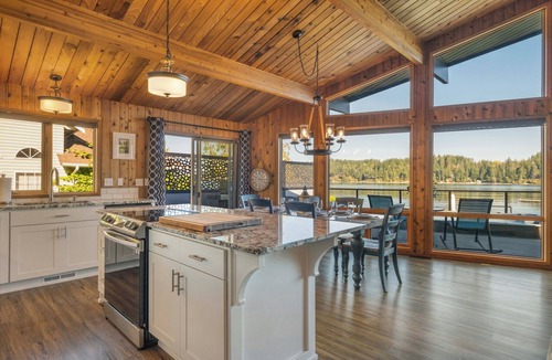Shelton House | Waterfront Fun Starts Here! Endless activites- Pickleball, Pool, Sauna, Kayaks and more!