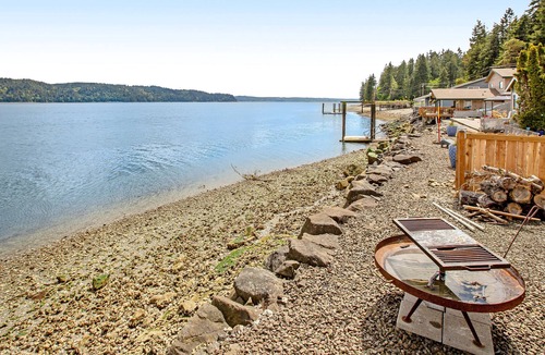 Hoodsport House | Waterfront home with private dock, kayaks, paddleboat, large deck & game room