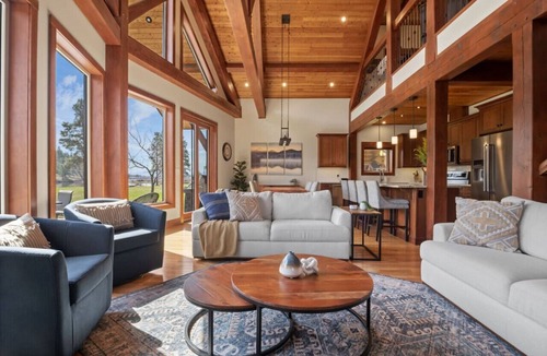 East Kootenay Apartment | Waterfront Lodge | Private Dock | Rocky Mountains