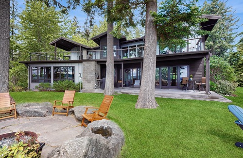Poulsbo House | Waterfront luxury home with quick access to Seattle by Ferry