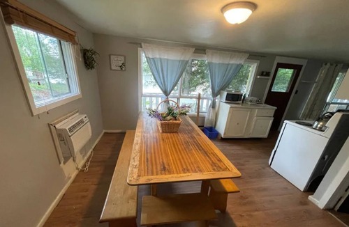 Frontenac House | Waterfront / Private beach 4 Bedroom Lakefront Cottage
