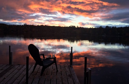 Bridgton Cabin | WATERFRONT private dock Cozy Cabin Pleasant Mt. 30m to Conway