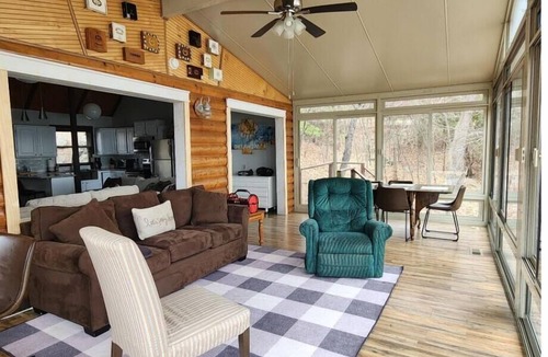 Eufaula House | Waterfront Stay with Sandy Beach