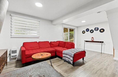 Val-Joli Ski Chalet | Waterfront with Spa - Le Retro
