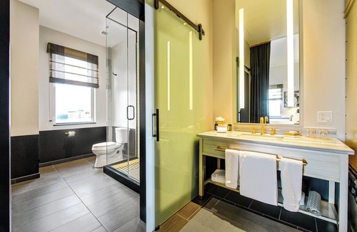 Baton Rouge Hotel | WATERMARK Baton Rouge, Autograph Collection