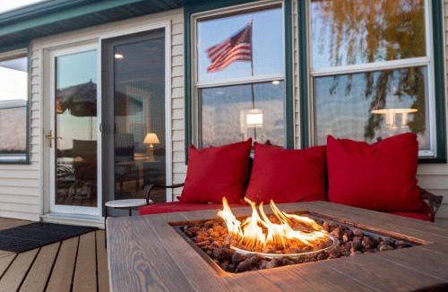 Waverly House | Waters Edge Retreat