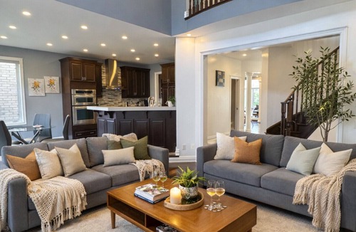Brampton House | Wedding & Group 8-BR Estate 20ft Ceiling Games