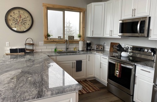 Happy Valley Cabin | Welcome to Redoubt Retreat!