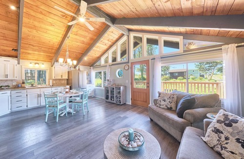 Klipsan Beach Cabin | Welcoming 3-bedroom cabin in Ocean Park