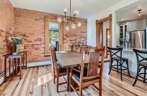 Downtown House | West End Pearl - 3 Bedroom/3 Full Bathroom Home