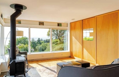 Fauntleroy House | West Seattle Home, Dazzling View, Quiet & Tranquil