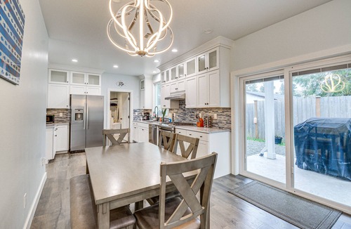 Westport House | Westport Home w/Hot Tub: 2 Blocks to Beach!