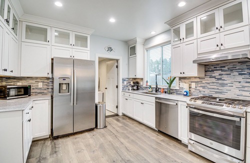 Westport House | Westport Home w/Hot Tub: 2 Blocks to Beach!