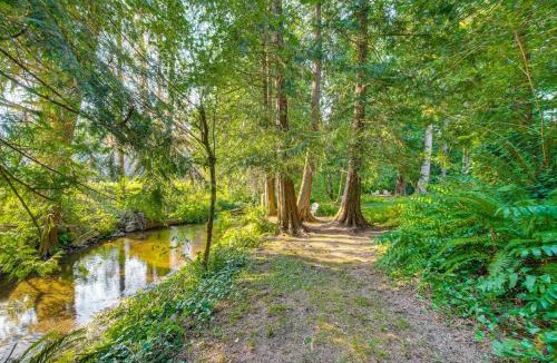 Redmond House | WFH-Friendly Gem w/Creek: 4 Mi to Sammamish Trail