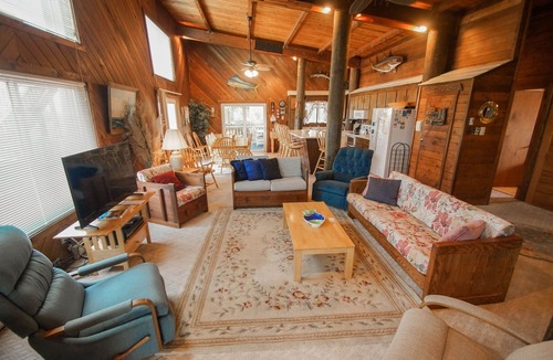 Whalehead Beach House | WH1091- Oceanfront- 6 BRs, Cargo Lift, Great Ocean Views Dog Friendly!