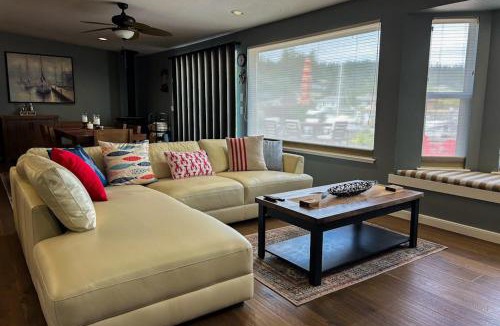 Oak Harbor House | Whidbey Mariners’ Retreat