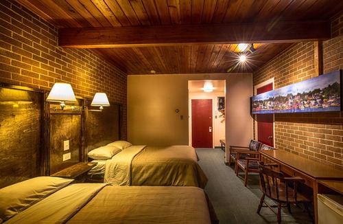 Lunenburg Hotel | WhMotel