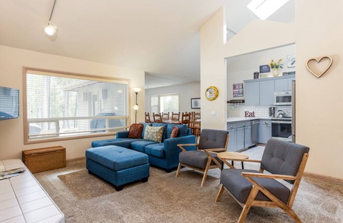 Deer Park House | WITC05 - Spacious Home, Ping Pong Table, Foosball, Hot Tub