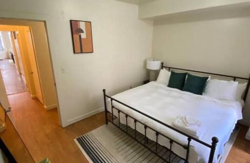 Fenway–Kenmore Apartment | Wonderful Fenway 3 Bed 2bath Steps from Fenway Park
