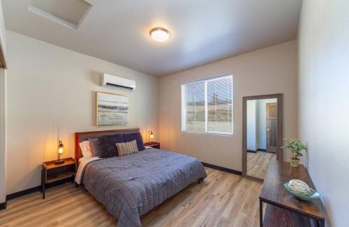 Valley House | Wonderful Triplex Unit With Spectacular Lake View!