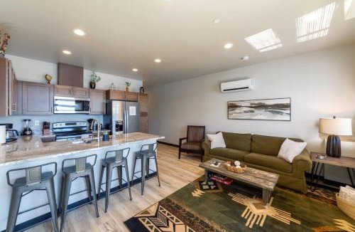 Valley House | Wonderful Triplex Unit With Spectacular Lake View!