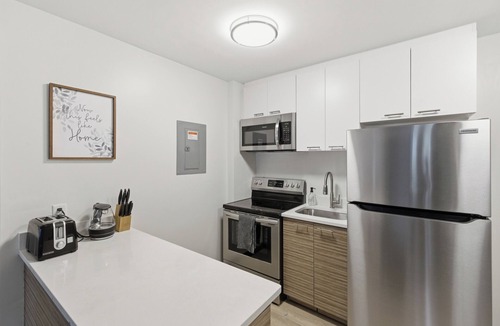Northwest Raleigh Apartment | Work & Relax with Fast WiFi, Self Check-In, Workspace & Prime Raleigh Location