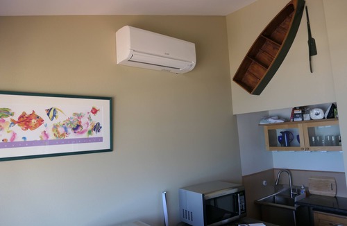 Seabeck House | World Cup? Beachfront suite, 0.5 hr + ferry ride to Seattle.