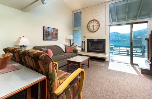 Wapato Point Condo | Yacinde D3 Panoramic Waterfront and Mountain Views