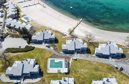 Wapato Point Condo | Yacinde E4 Poolside Condo with Loft, Sleeps 6
