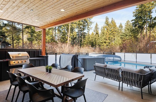 Cle Elum Cabin | Year Round Heated Pool, Modern Dog-Friendly Cabin @ Suncadia