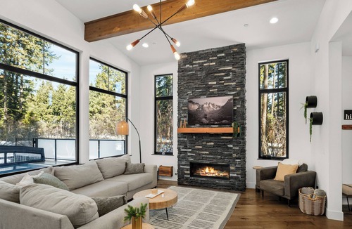 Cle Elum Cabin | Year Round Heated Pool, Modern Dog-Friendly Cabin @ Suncadia