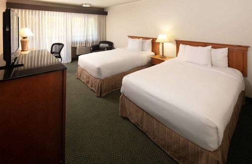 West Bellevue Hotel | Your Home in Bellevue! 2 Comfortable Units! Comes with FREE Breakfast!
