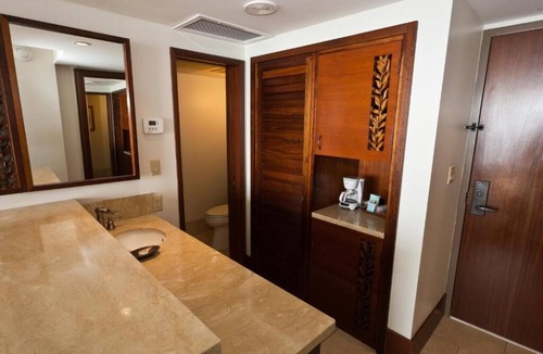 Lahaina Hotel | Your Maui Adventure Awaits! Beachfront, Pool, Minutes to Kapalua Coastal Trail!