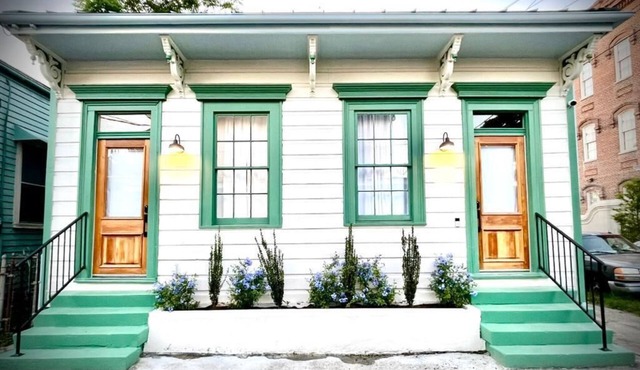 1 bed 1 bath in tranquil New Orleans style cottage