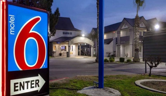 1 King Bed | Suite, Nsmk, Micfridge in Buttonwillow
