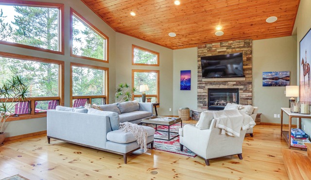 1 Mi to Ski: Breckenridge Home w/View & Hot Tub