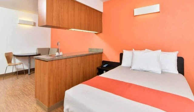 1 Queen Bed | Suite, Non-Smoking