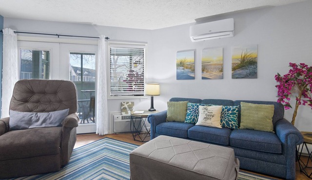 101 Pointes North Inn | Dog Friendly | Downtown Chx | Indoor/Outdoor Pool