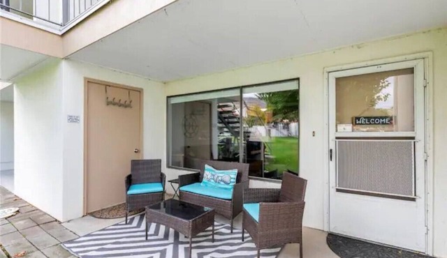 #123 condo by large pool/Gorge shuttle pick up area-book separately