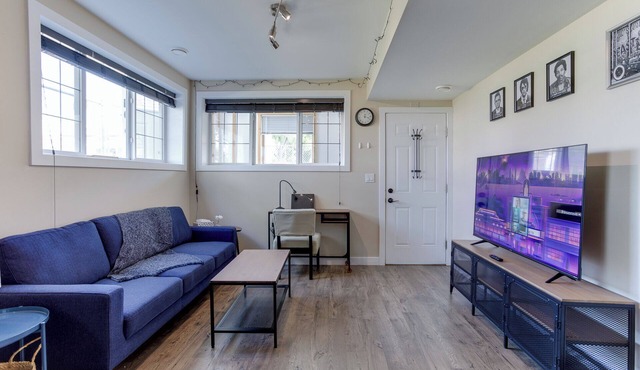 2 BDRM BSMT Suite w/Ensuite Laundry + Free Parking
