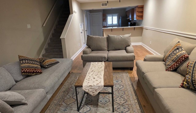 2-bedroom apartment in charming Kenner with AC for relaxing stays