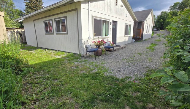 2-bedroom house with WiFi in East Anchorage