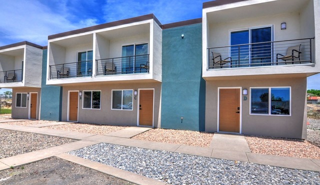 2 Private Townhomes w/4 beds