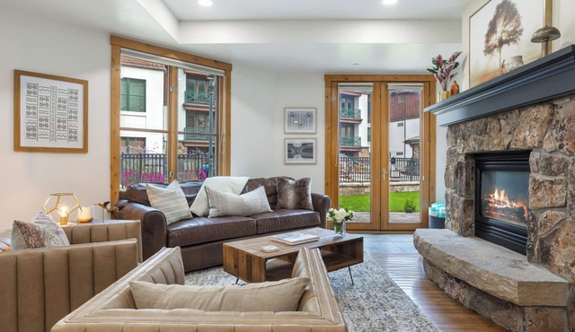 2BR Villa Montane 118, w/outdoor pool, hot tub, fitness center, theatre room