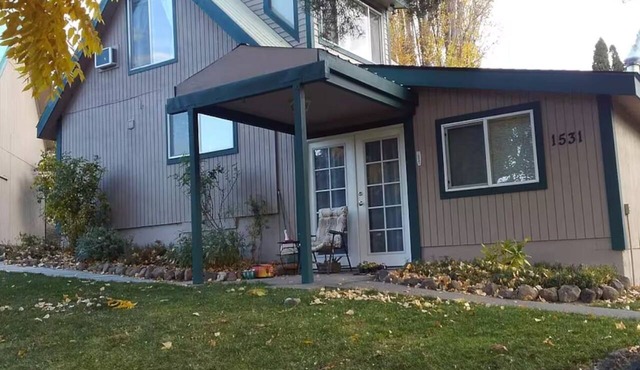 3-bedroom pet-friendly house in the wine country of Yakima