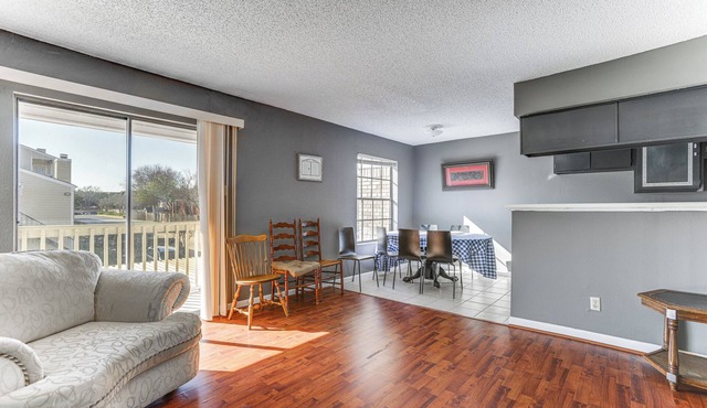 3 Mi to NRG Park & Medical Center: Extended Stay