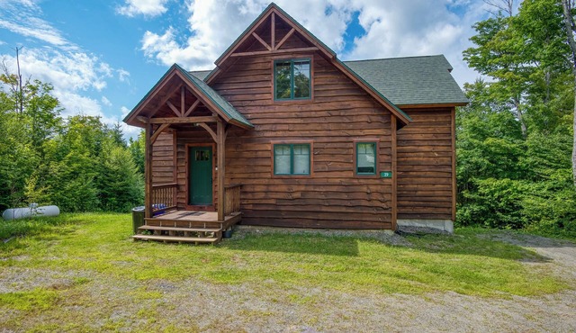 39 Adams Wulff - Large and spacious home with a hot tub!