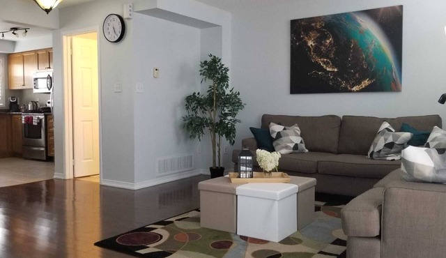 3BR 2.5BTH Clean Spacious House-Free Parking! Perfect Location!