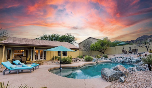 3BR w pool, fire pit, preserve views